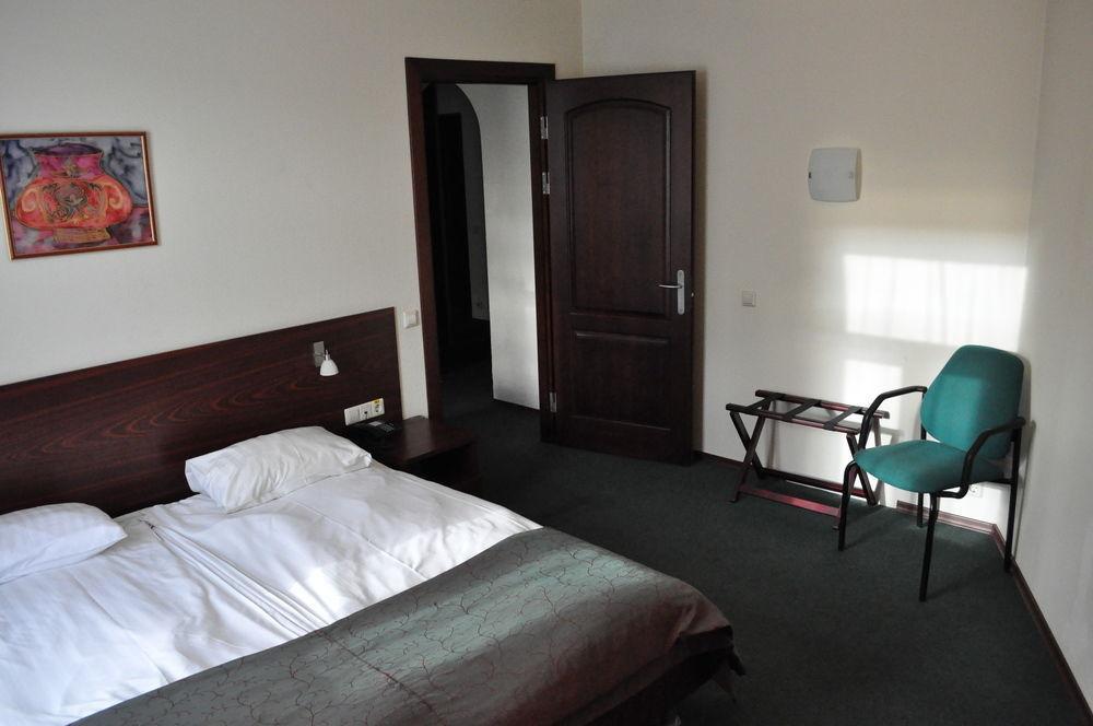 Hotel Albatross Рига Экстерьер фото